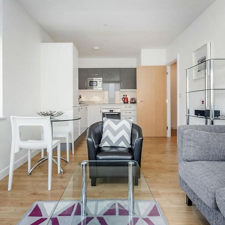Roomspace Serviced Apartments - Swan House Leatherhead Luaran gambar