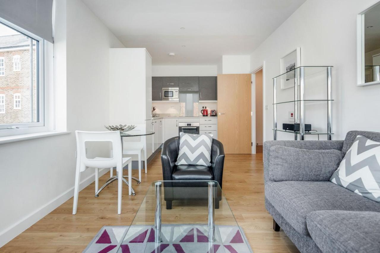 Roomspace Serviced Apartments - Swan House Leatherhead Luaran gambar